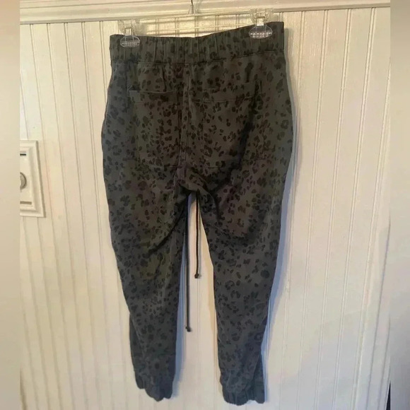 Cloth & Stone for Anthropologie Animal Print Petite Joggers size XS - Picture 3 of 6